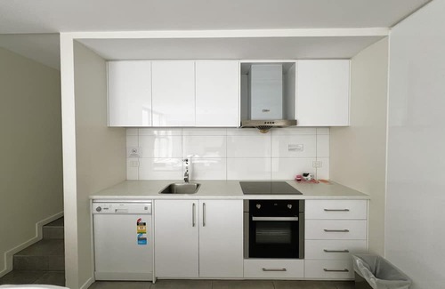 Carlton South Apartment | Large City Apartment for 6 Guests | Melbourne CBD | Free Wi-Fi & On Site Parking