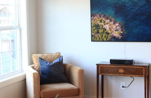 West Seventh Condo | Charming 2-bedroom condo with WiFi, AC in downtown Saint Paul , great location.