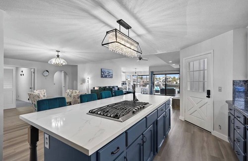 Discovery Bay House | 5 Star Rated Waterfront Oasis - Private boat dock