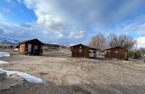 Almo Cabin | Cabin 6 at the Almo Inn, right by City of Rocks National Park and Castle Rock ID