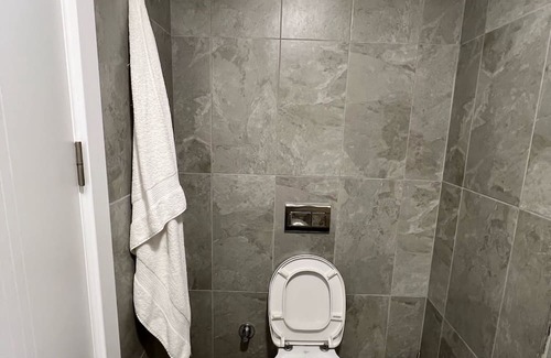 Esenyurt Apartment | Cozy 1-bedroom apartment in marvelous Istanbul with wifi and full gym.