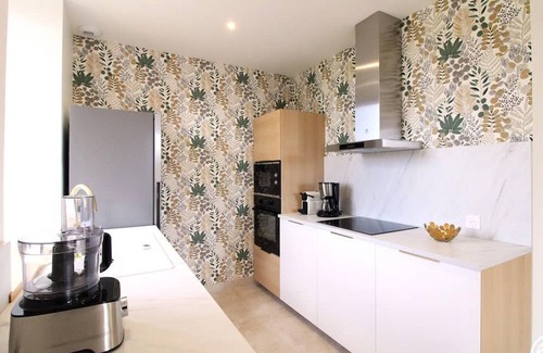 Jussac Cottage | Charming Cottage Near Volcano Park with WiFi and Garden