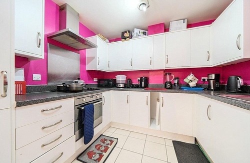 East Wickham Apartment | 2 bed flat to let in Welling-zone4 and only 25 mins by train to Central London.