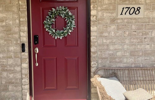 De Pere Condo | Hygge cozy 3-bedroom condo with WiFi, AC in peaceful De Pere & safe cul de sac.