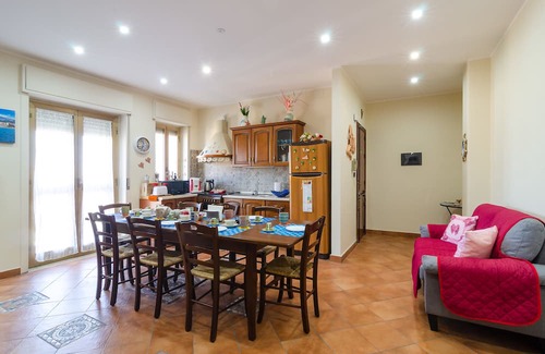 Coste Apartment | Casa Aurora a stone's throw from the railway
