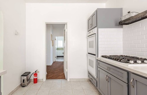 Mid-Wilshire House | Charming 3-bedroom house with WiFi, AC in wonderful Los Angeles