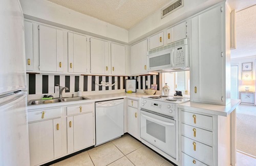 Arcadian Shores House | Seaside Escape in Myrtle Beach: Steps from beach!
