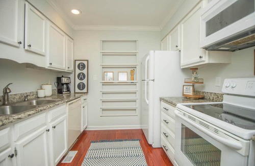 Ashley Oaks House | West Knoxville Retreat