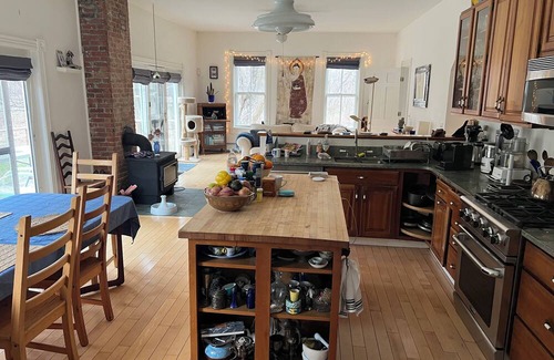 Stuyvesant House | Large Hudson Valley country retreat, directly on the Hudson River, private beach