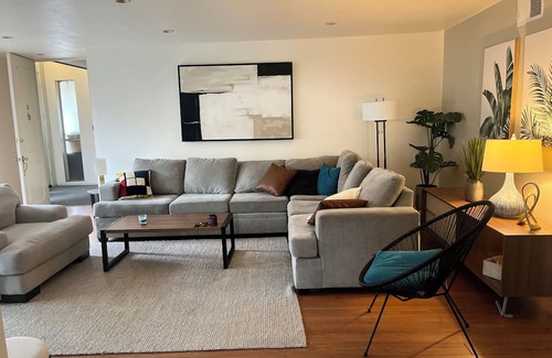 Westlake Village Apartment | Chic 2-bedroom apartment with WiFi, AC in tranquil Westlake Village
