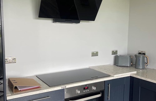 Honley House | Cosy 2 bedroom guesthouse in beautiful surroundings with hot tub. Pet friendly!