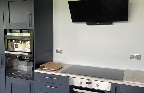 Honley House | Cosy 2 bedroom guesthouse in beautiful surroundings with hot tub. Pet friendly!