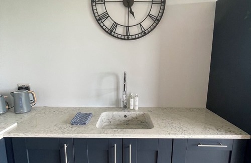 Honley House | Cosy 2 bedroom guesthouse in beautiful surroundings with hot tub. Pet friendly!