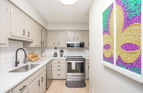 Charlotte Park Condo | West Nashville 2-bedroom, 1 bath Condo, Furnished w/Wifi, Pool