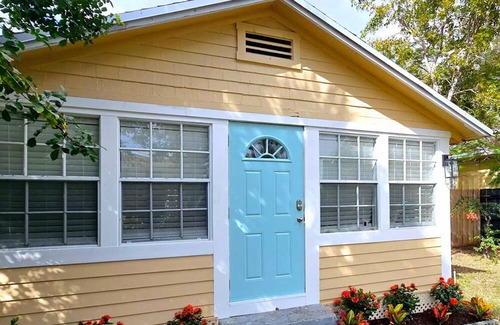 Lake Worth House | Newly renovated 1915 historic cottage, close to the beach!