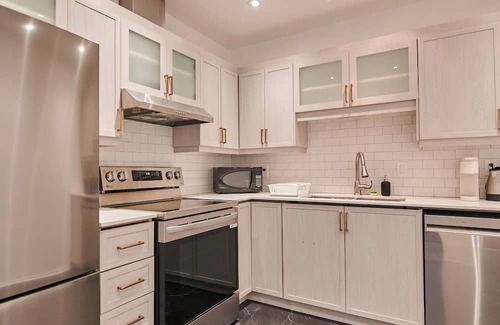 La Petite-Patrie Apartment | Appartement calme Petite Italie à 2 min du métro