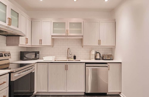 La Petite-Patrie Apartment | Appartement calme Petite Italie à 2 min du métro
