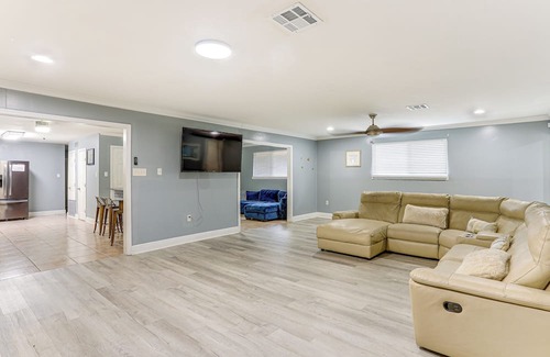 Read Boulevard East House | Fenced Backyard: Spacious New Orleans Home!