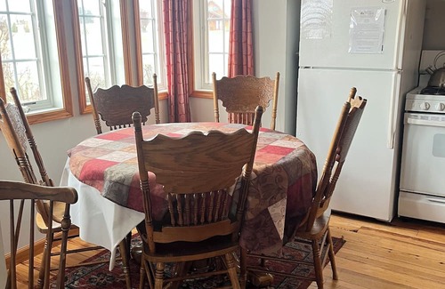 Geneva Cottage | Cottage with lake view at the heart of Seneca lake