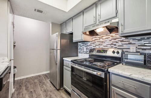 Bedford Apartment | 3001 Crystal Springs 1214 I Spacious 2 Bed 1 Bath