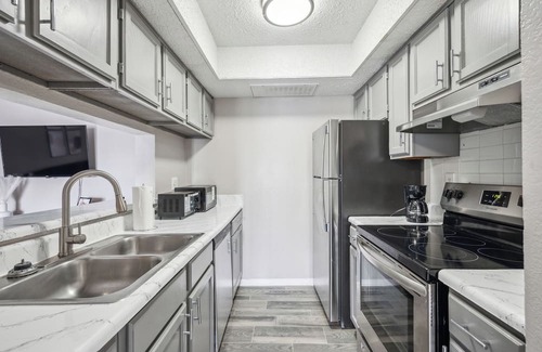 Bedford Apartment | 3001 Crystal Springs 922 I Spacious 1 Bed 1 Bath