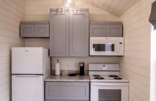 Atchison Cabin | Cabin at Spring Meadow Farm