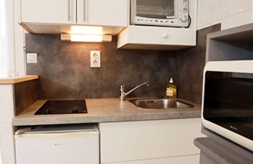 Dax Apartment | Relaxing Escape in Dax – Chic Studio with Patio, Wi-Fi & Access to Thermal Baths