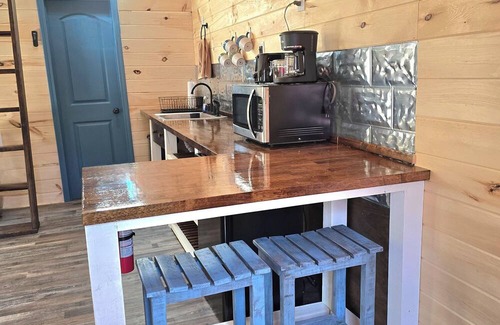 Hartford Cabin | Bigfoot Lodge, Off-Grid Cabin in Hartford, TN