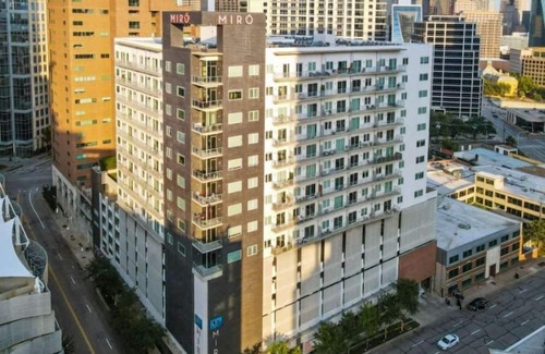 Uptown Condo | Stylish 1BR at Miro – Rooftop Pool and Fire Pit!