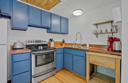 New Paltz House | 3-bedroom house bordering Mohonk preserve in New Paltz with WiFi, AC