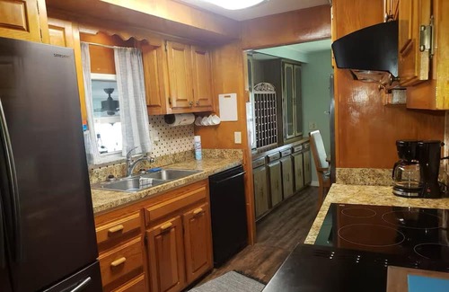 Chassahowitzka House | Chassahowitzka 2-bedroom double wide mobile home with WiFi, AC, Hot Tub, kayaks