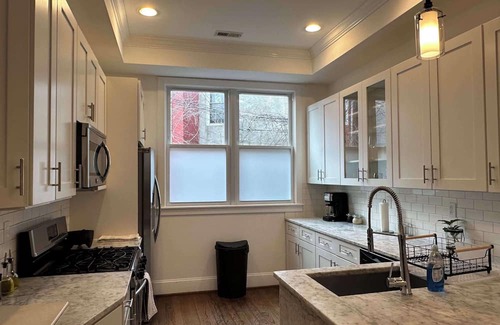 NoMa House | 3-bedroom house in brilliant Washington with WiFi, AC. Close to two metro stops,