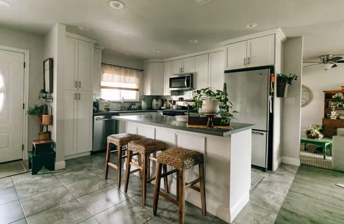 Visalia House | Charming 2-bedroom house in quiet country Visalia with pool