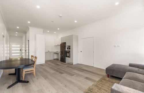 Goodna House | 5 Guest 3 Bed,3 Bath Free Parking, wifi, patio