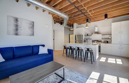 Fifth Ward Apartment | CW | 1 Bed | Walker's Point | Cream City | Luxury