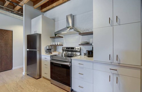 Fifth Ward Apartment | CW | 1 Bed | Walker's Point | Cream City | Luxury