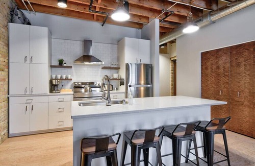 Fifth Ward Apartment | CW | 1 Bed | Walker's Point | Cream City | Luxury