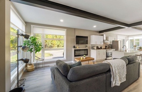 Central Alberta House | Modern Home and guest house in peaceful location.