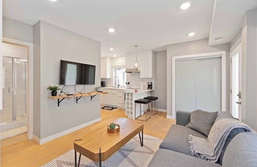 Central Alberta House | Modern Home and guest house in peaceful location.