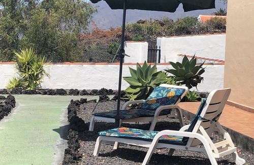 Los Llanos de Aridane House | 4 terraced bungalow in rural location with sea view