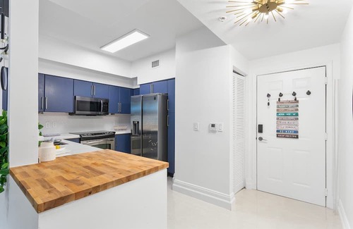 South Palm Park Neighborhood Association Apartment | Luxury Resort-style 3 bdrm condo in Lantana, Florida