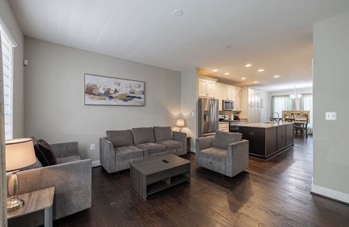 Northeast House | NICE Gorgeous Townhouse 4BR with Private Garage