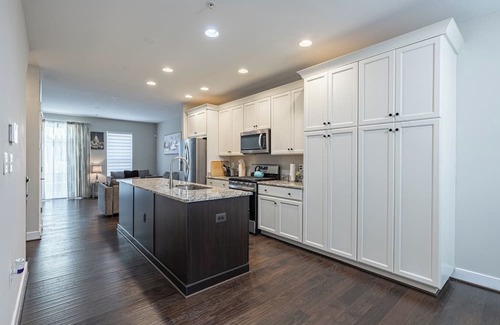 Northeast House | NICE Gorgeous Townhouse 4BR with Private Garage