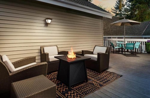 Bridle Trails House | Modern Hotel with Spacious Suites and full kitchens