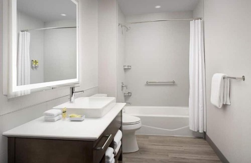 Southcenter House | Seatac Airport Hotel offering Spacious Suites with Kitchens