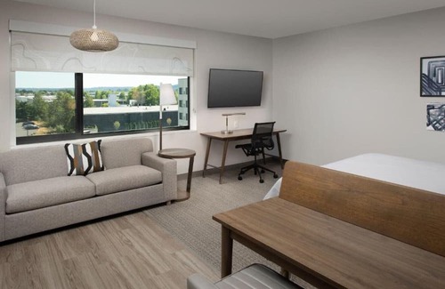 Southcenter House | Seatac Airport Hotel offering Spacious Suites with Kitchens