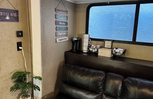 Port Saint Lucie House | Cozy RV with AC and WiFi in charming Port St. Lucie