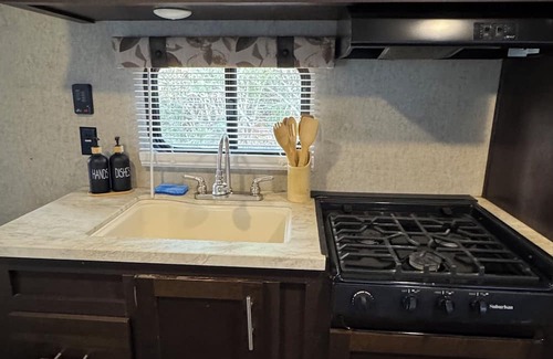 Port Saint Lucie House | Cozy RV with AC and WiFi in charming Port St. Lucie