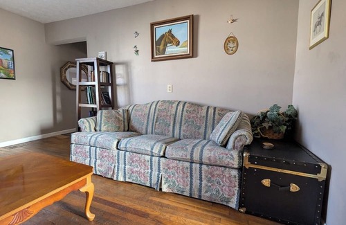 Island City Other | Sturgeon Creek Farm - farmstay - pet friendly