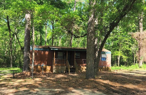 Coushatta Cabin | Pet friendly Lake View Cabin Rental near Coushatta, LA!